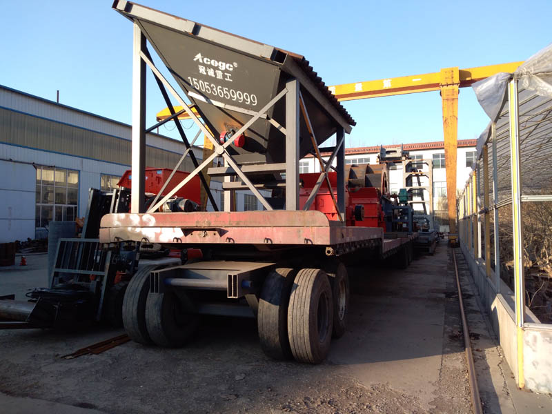 臨沂客戶訂購(gòu)的移動(dòng)制砂生產(chǎn)線發(fā)貨現(xiàn)場(chǎng)